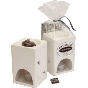 9237 On A Wick And A Prayer Sandalwood And Vetivert Melter Melter And Wax Bar Set